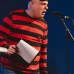 Der Poetry Slammer Björn Rosenbaum beim WORTHEBEWERK Poetry Slam in Waltrop